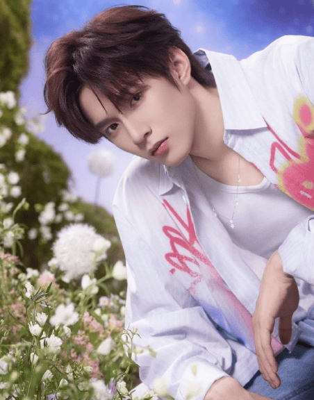 时代少年团新歌写真：花海中绽放的温柔浪漫星辰